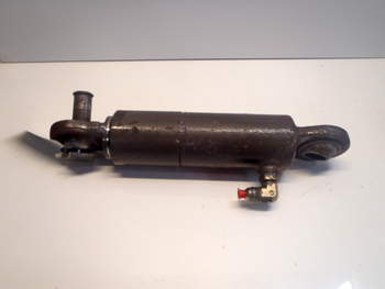 salg af Renault Cergos 355 Lift Cylinder