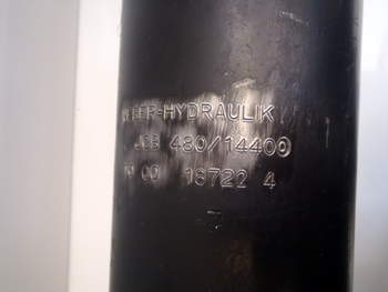 salg af JCB Fasttrac RIGHT Lift Cylinder