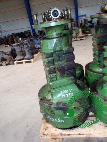 salg af John Deere 3650 LEFT Rear Half Axle