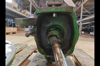 salg af John Deere 6620 LEFT Front axle final drive