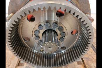 salg af John Deere 6620 LEFT Front axle final drive