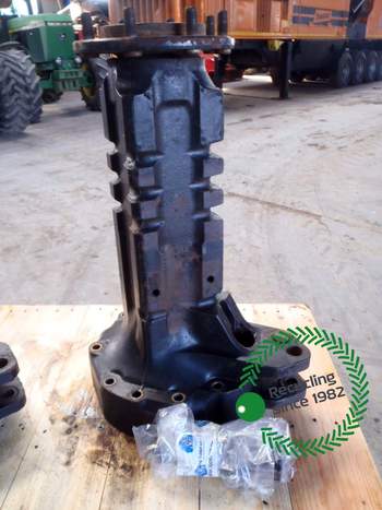 salg af Case 685 XL LEFT Rear Half Axle