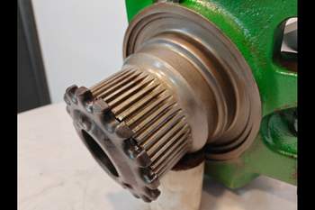 salg af John Deere 8220 LEFT Front Axle, Swivel Housing