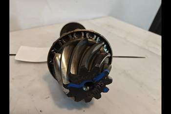 salg af John Deere 8220 Front axle differential