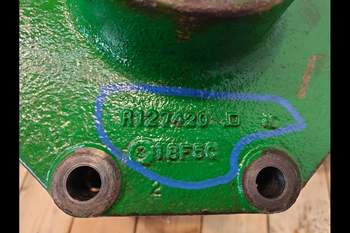 salg af John Deere 8220 LEFT Front axle house