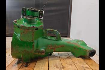 salg af John Deere 8220 LEFT Front axle house