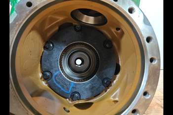 salg af John Deere 8220 LEFT Front axle house