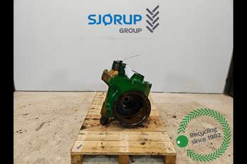 John Deere 8220 LEFT Front axle house John Deere 8220 LEFT Front axle house