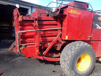 salg af New Holland BB980 Baler