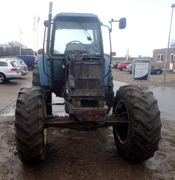 salg af New Holland 8360 traktor