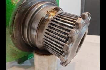 salg af John Deere 7920 RIGHT Front Axle, Swivel Housing