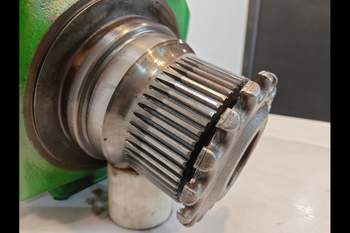 salg af John Deere 7920 LEFT Front Axle, Swivel Housing