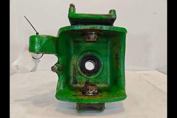 salg af John Deere 7920 LEFT Front Axle, Swivel Housing