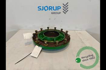 John Deere 7920 LEFT Front axle hub John Deere 7920 LEFT Front axle hub