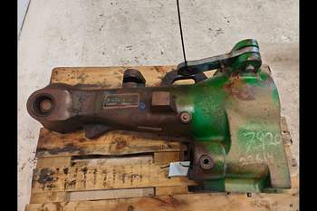 salg af John Deere 7920 LEFT Front axle house