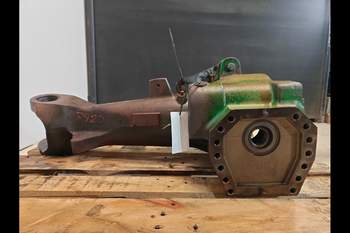 salg af John Deere 7920 LEFT Front axle house