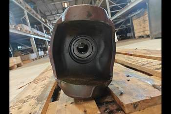 salg af John Deere 7920 LEFT Front axle house