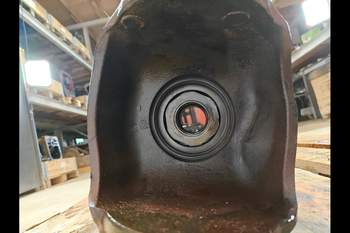 salg af John Deere 7920 LEFT Front axle house