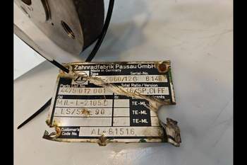 salg af John Deere 6900 Front axle differential