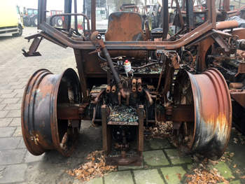 salg af New Holland TL100A traktor
