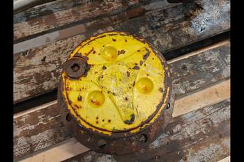 salg af John Deere 6300 RIGHT Front axle final drive