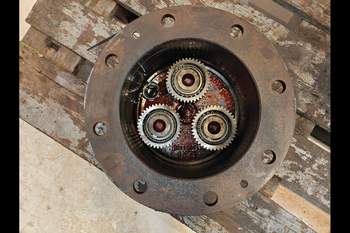 salg af John Deere 6300 RIGHT Front axle final drive