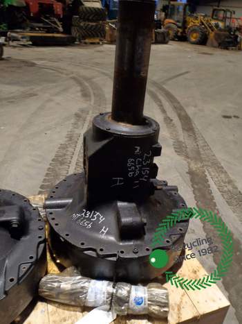 salg af Challenger MT665B RIGHT Rear Half Axle