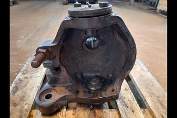 salg af Vorderachs Achsschenkel New Holland 8870 A RECHT