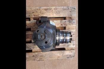 salg af Vorderachs Achsschenkel New Holland 8870 A RECHT
