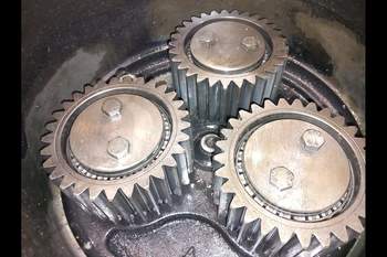 salg af Endandtrieb Vorderachse New Holland 8870 A LINKS