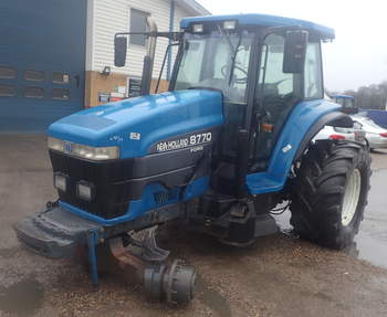 salg af New Holland 8770 traktor