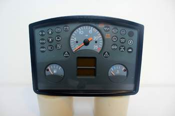 salg af Armaturenbrett Claas Nectis 237