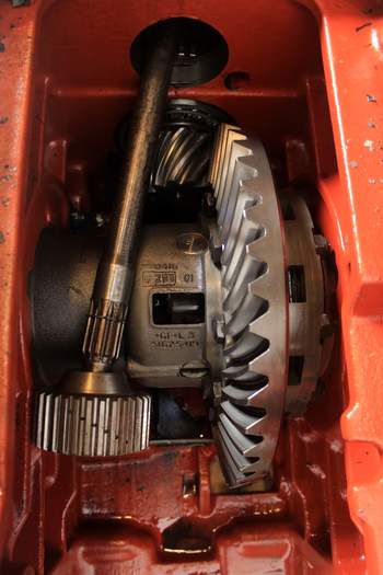 salg af Hinterachsen New Holland TM135