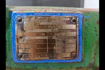 salg af John Deere 6300 RIGHT Front axle house