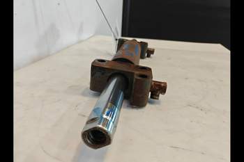 salg af Fendt Farmer 312  Front axle steering cylinder