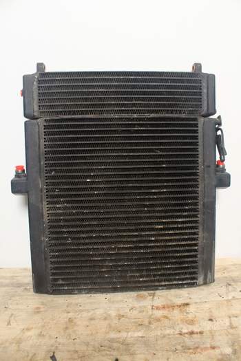 salg af Ölkühler Deutz-Fahr Agrotron 150.7