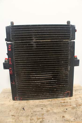 salg af Ölkühler Deutz-Fahr Agrotron 150.7
