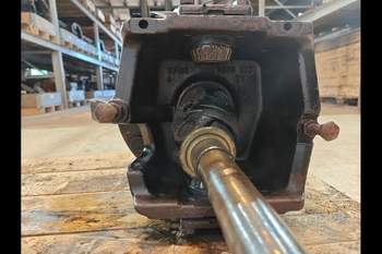 salg af Deutz-Fahr Agrotron 106 LEFT Front axle final drive