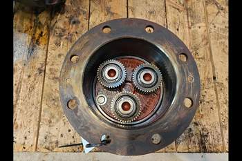 salg af Deutz-Fahr Agrotron 106 LEFT Front axle final drive