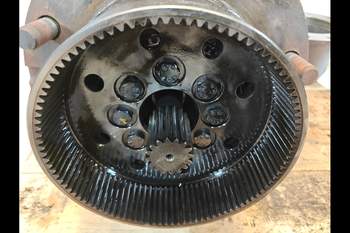 salg af Deutz-Fahr Agrotron 106 LEFT Front axle final drive