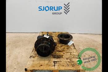 Deutz-Fahr Agrotron 106 LEFT Front axle final drive