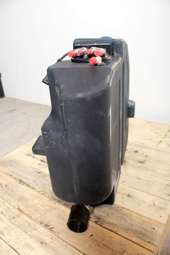 salg af AdBlue behälter Massey Ferguson 7618