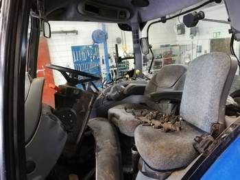 salg af New Holland TS135A traktor