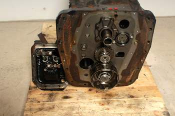 salg af Hinterachsen Valtra 8950