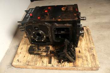 salg af Hinterachsen Valtra 8950