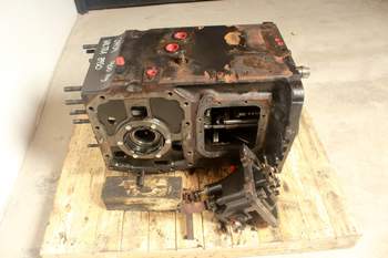 salg af Hinterachsen Valtra 8950
