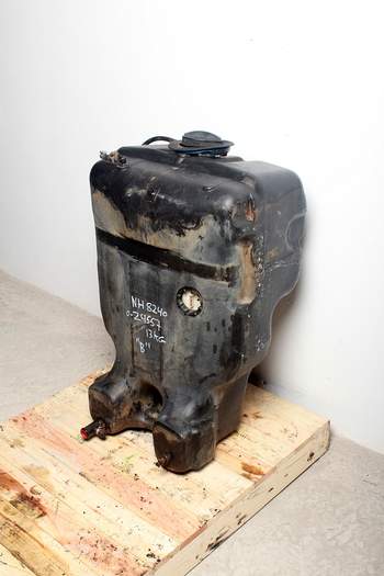 salg af Kraftstofftank New Holland 8240
