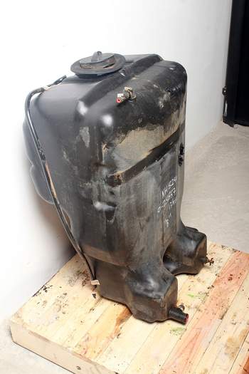 salg af Kraftstofftank New Holland 8240