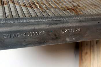salg af Ölkühler Deutz-Fahr Agrotron 6180 TTV
