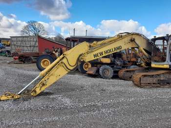 salg af New Holland E215 B Excavator